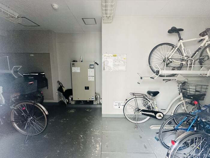 物件外観写真5　(駐輪場)