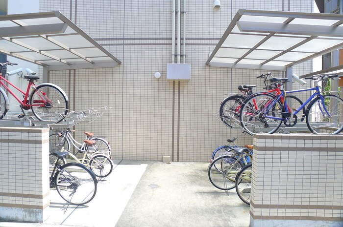 物件外観写真4　(駐輪場)