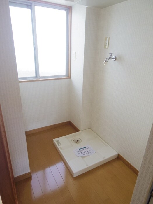 物件内観写真11　(洗濯機置場)