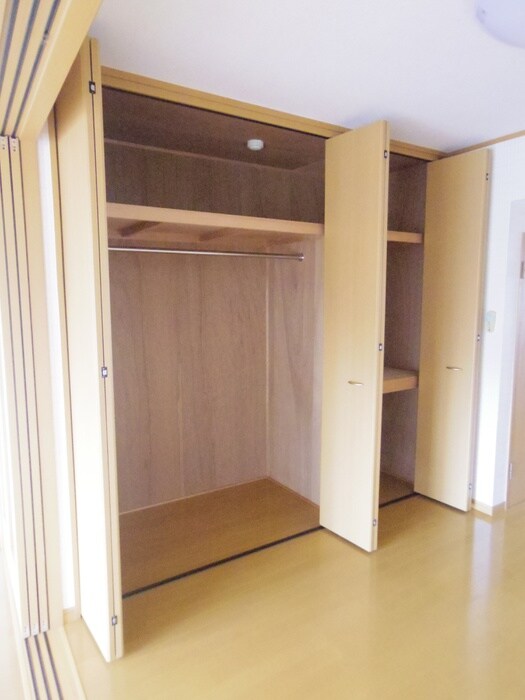 物件内観写真12　(収納)