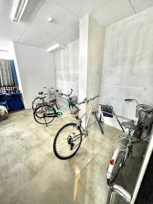 物件外観写真5　(駐輪場)