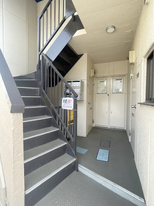 物件外観写真2　(エントランス部分)