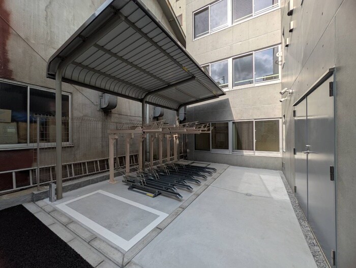物件外観写真6　(駐輪場)