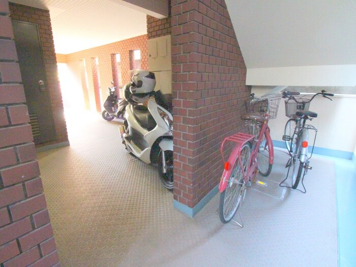 物件外観写真6　(駐輪場)