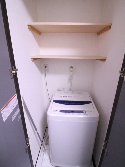 南品川の家の洗濯機置場