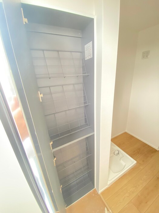 物件内観写真8　(靴箱)