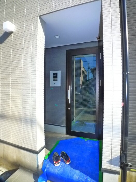 物件外観写真3　(エントランス部分)