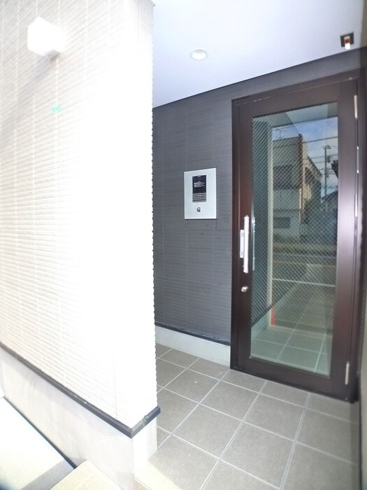 物件外観写真4　(エントランス部分)