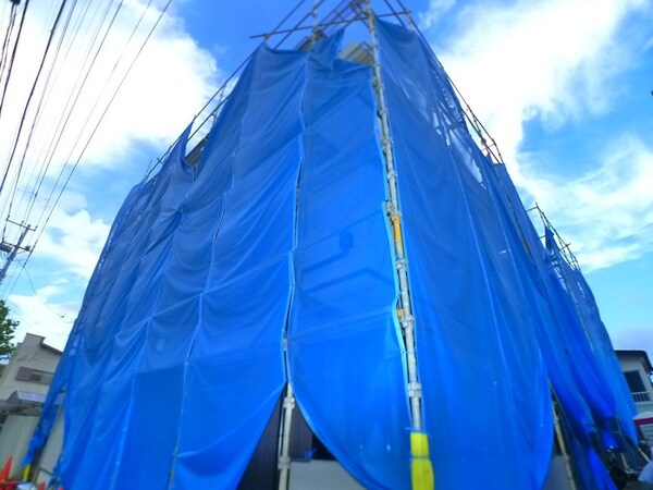 建築中