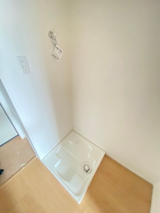 物件内観写真10　(洗濯機置場)