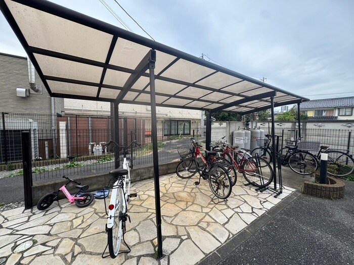 物件外観写真4　(駐輪場)
