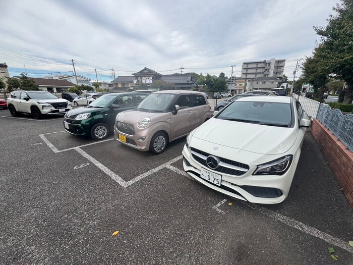 物件外観写真5　(駐車場)