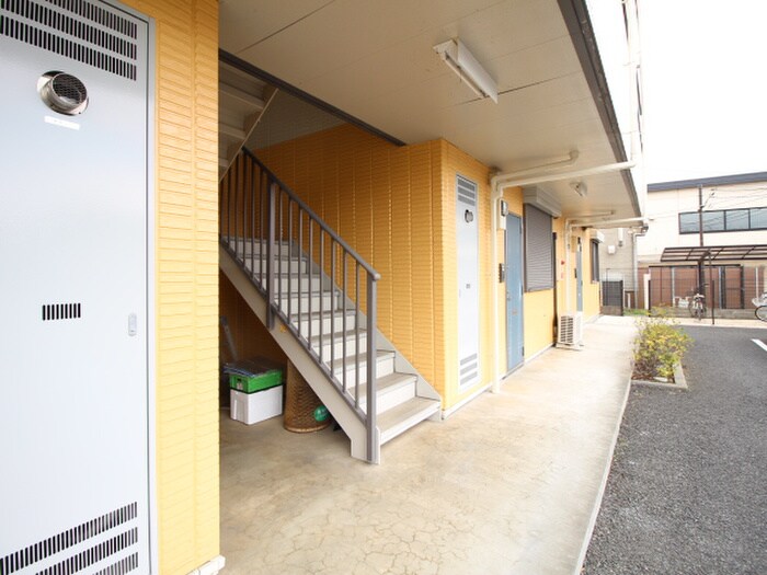 物件外観写真6　(エントランス部分)