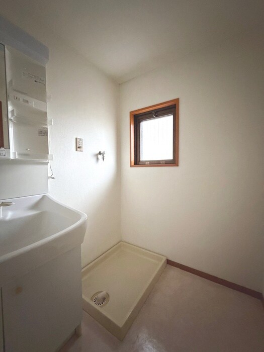 物件内観写真12　(洗濯機置場)