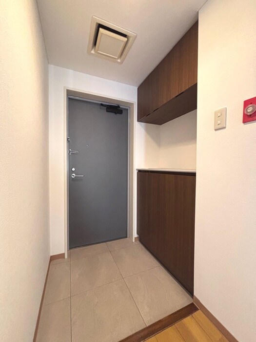 物件内観写真5　(玄関)