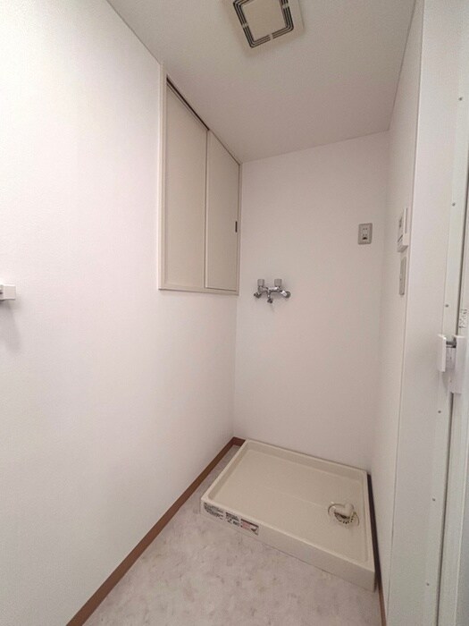 物件内観写真13　(洗濯機置場)