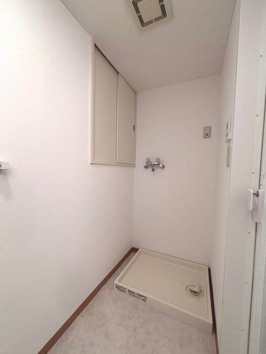 物件内観写真13　(洗濯機置場)