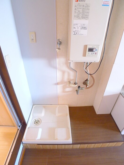 物件内観写真14　(洗濯機置場)