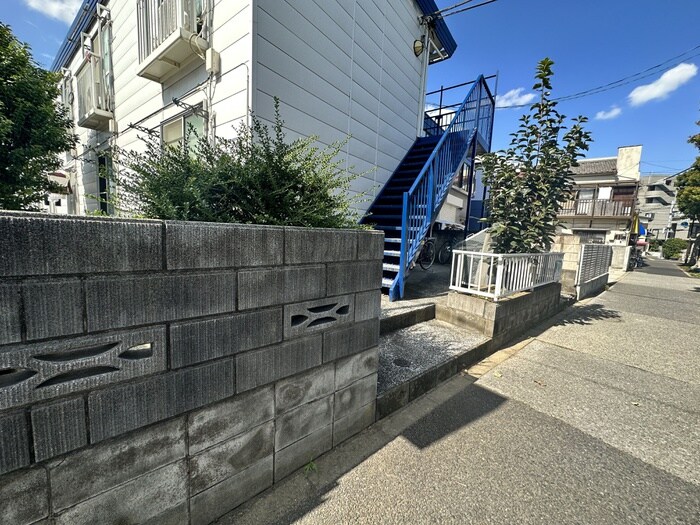 物件外観写真4　(エントランス部分)