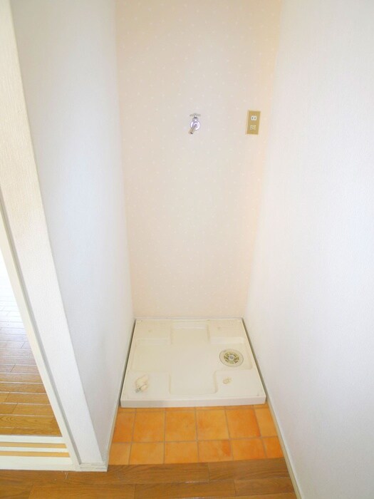 物件内観写真12　(洗濯機置場)