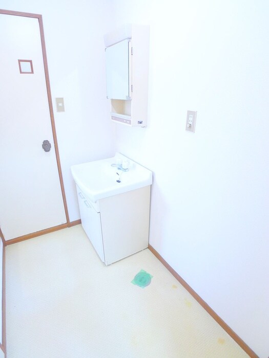 物件内観写真16　(洗濯機置場)