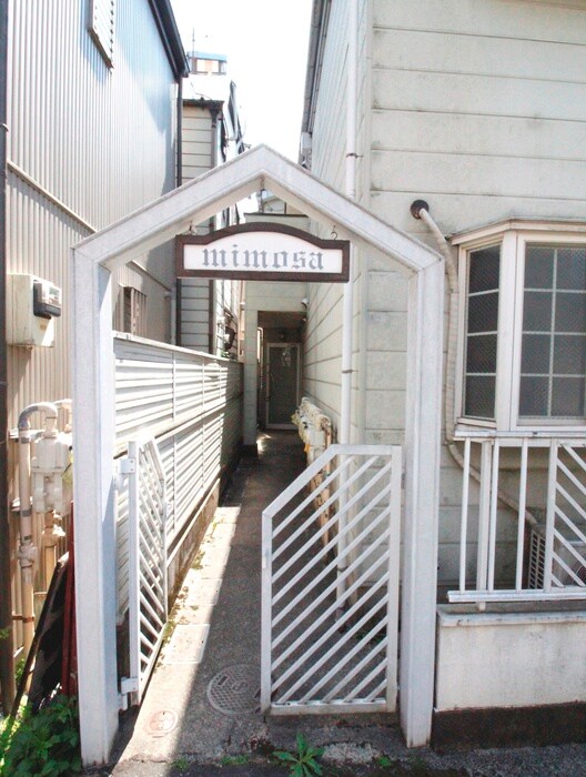 物件外観写真4　(エントランス部分)