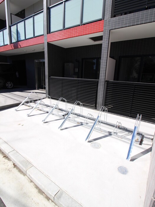 物件外観写真4　(駐輪場)