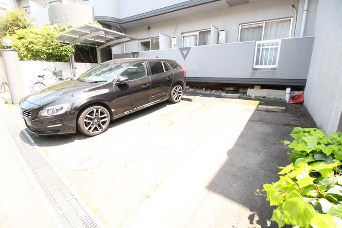 物件外観写真3　(駐車場)