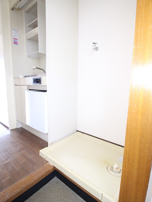 物件内観写真12　(洗濯機置場)