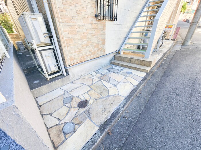 物件外観写真5　(エントランス部分)