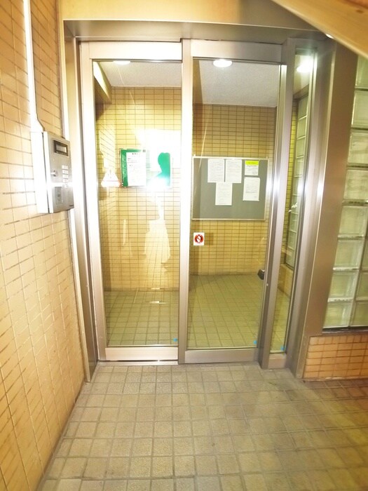 物件外観写真4　(エントランス部分)