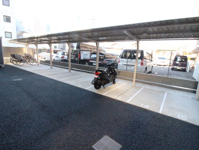 物件外観写真3　(駐輪場)