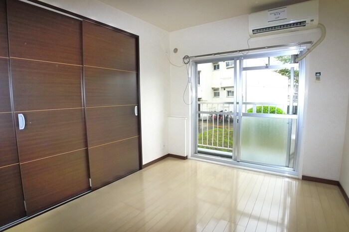 物件内観写真7　(室内からの展望)