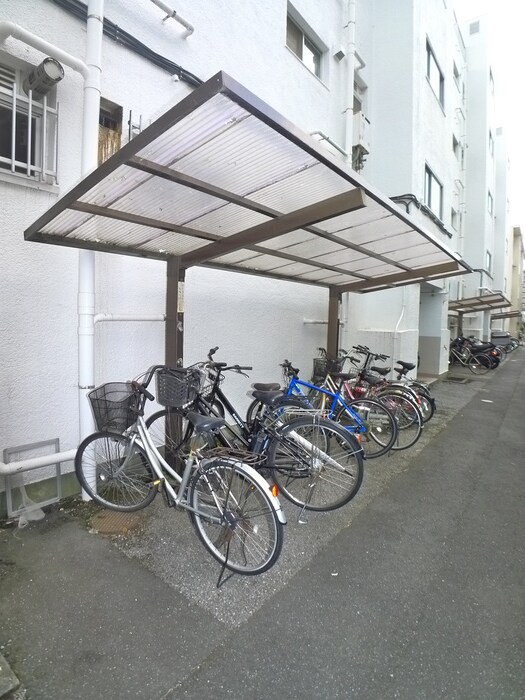 物件外観写真4　(駐輪場)