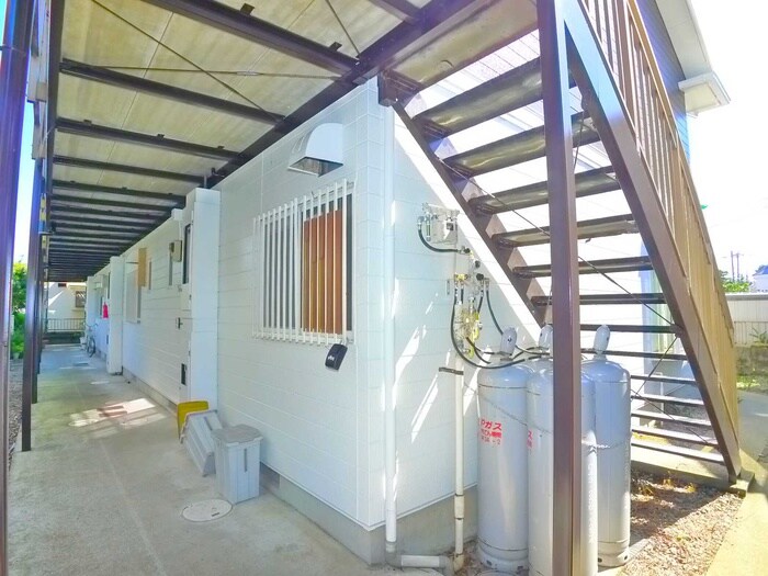 物件外観写真4　(エントランス部分)