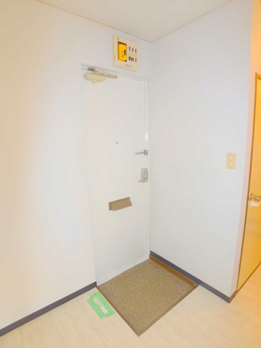 物件内観写真16　(玄関)