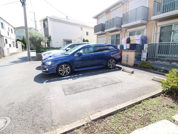 物件外観写真2　(駐車場)