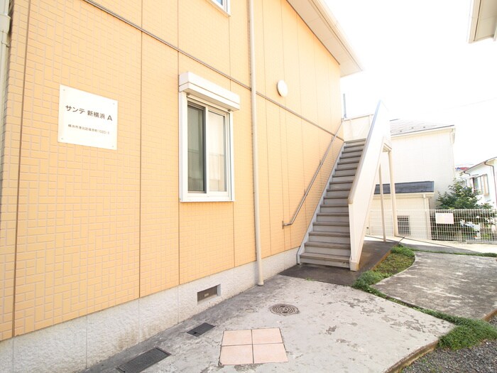 物件外観写真3　(エントランス部分)