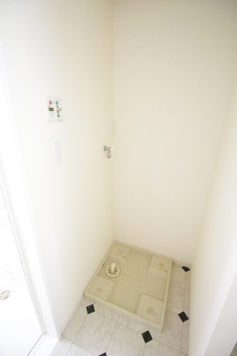 物件内観写真14　(洗濯機置場)