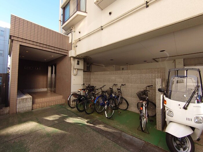 物件外観写真4　(駐輪場)