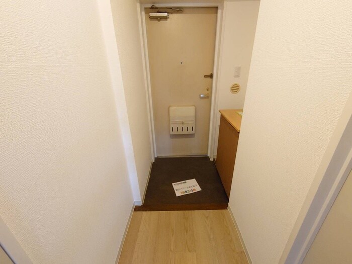 物件内観写真16　(玄関)