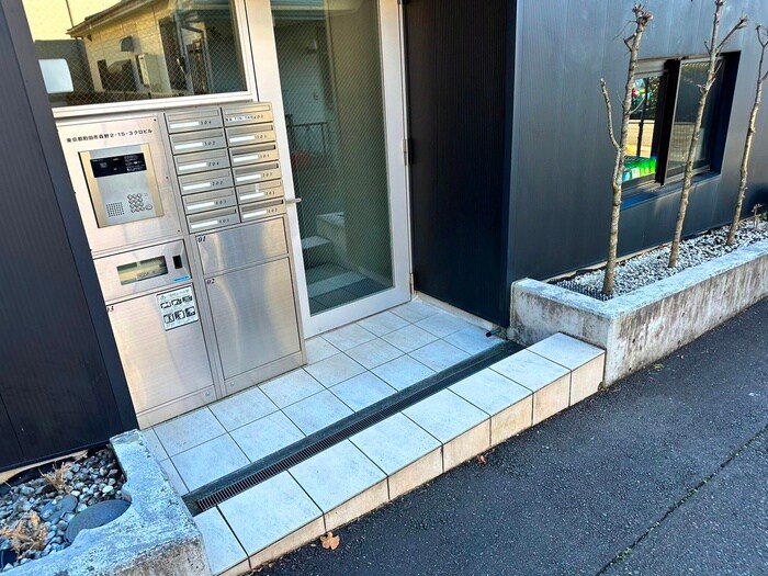 物件外観写真2　(エントランス部分)