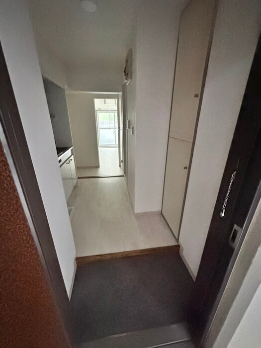 物件内観写真7　(玄関)