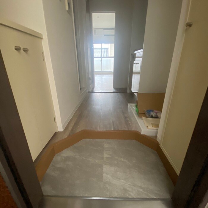 物件内観写真18　(玄関)