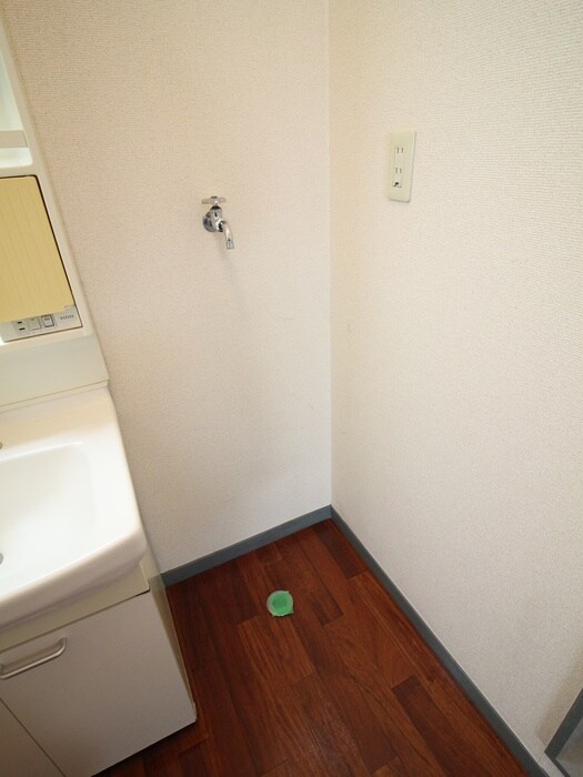 物件内観写真14　(洗濯機置場)