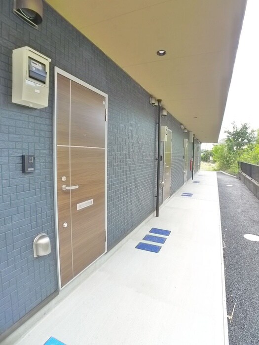 物件外観写真3　(エントランス部分)