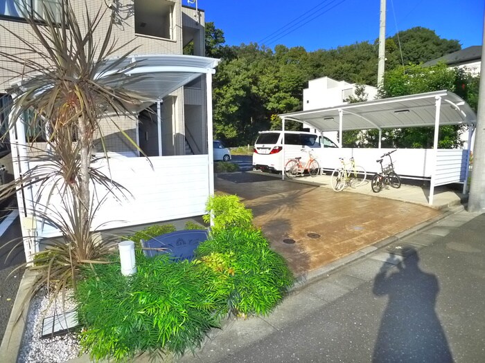 物件外観写真3　(駐輪場)