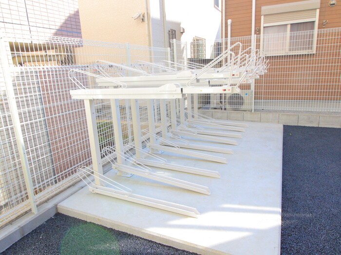 物件外観写真3　(駐輪場)