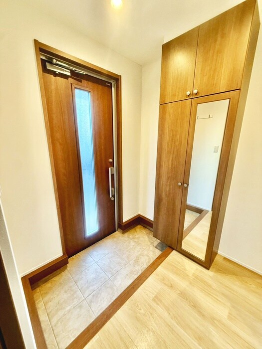 物件内観写真7　(玄関)