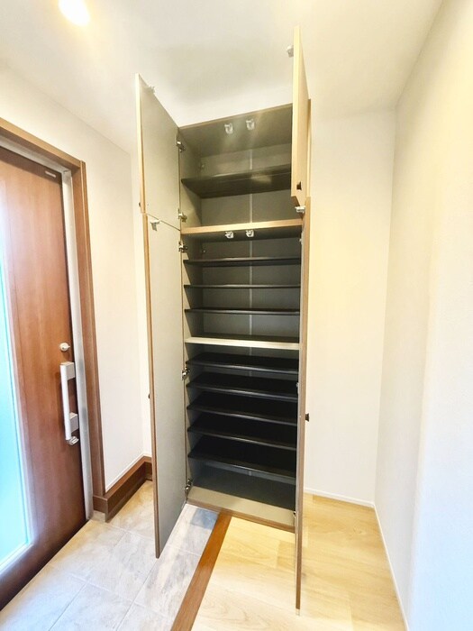 物件内観写真8　(靴箱)